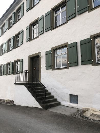 Eigener Treppenaufgang zur Whg