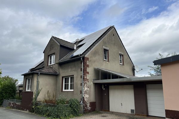 Sin comisión: casa unifamiliar modernizada en una ubicación tranquila en Schlangen
