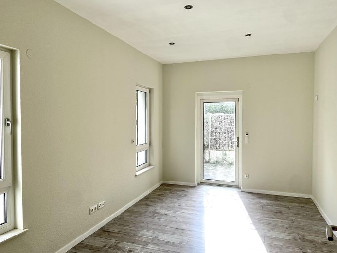 Kzi 2 mit Laminat + Tür Foto 1