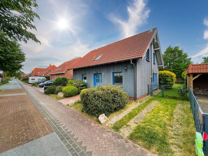 Modernes Holzhaus an der Nordsee
 - sibirische Lärche, Sauna &amp; viel Platz für die Familie – Stellplatz
