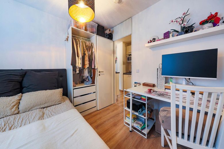 Commission-free 2-room apartment with balcony & garage in Konstanz – Schlafzimmer