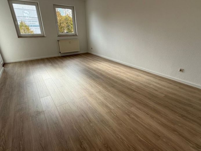 3. OG mit Lift - Süd-Balkon - NEUES Laminat - Lift + TG-Stellplatz – Foto 1