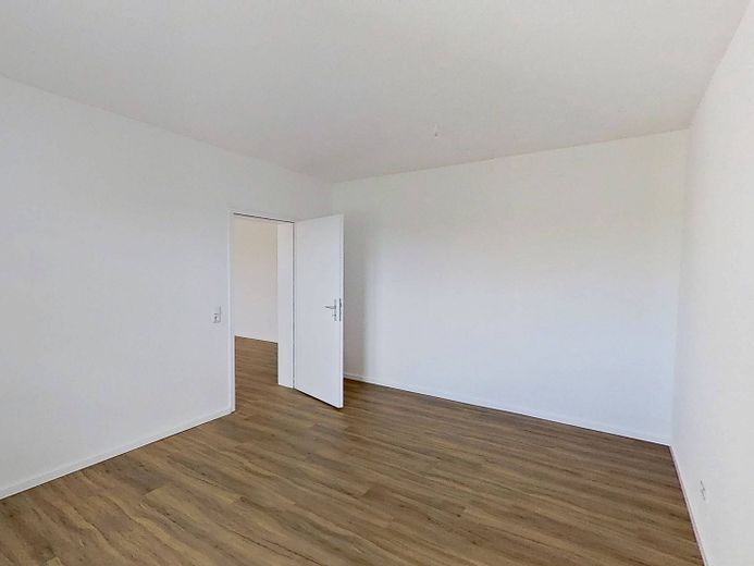 Große 2-Zi.-Whg. mit BALKON und viel Lichteinfall – Ansicht II: Schlafzimmer