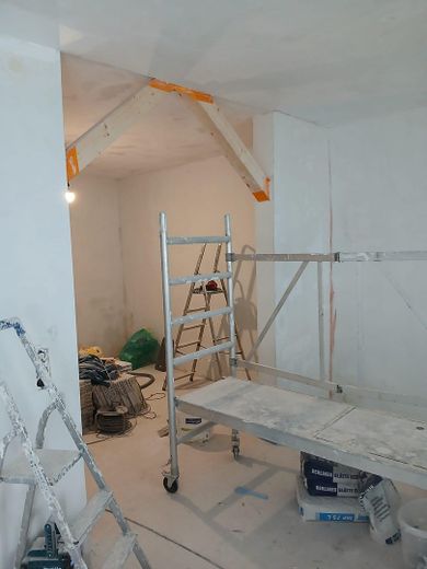 Renovierte 1-Zimmer-Wohnung mit 52 m² Innenhof in RWTH-Nähe – provisionsfrei – Renovierung läuft, Sept. 2026