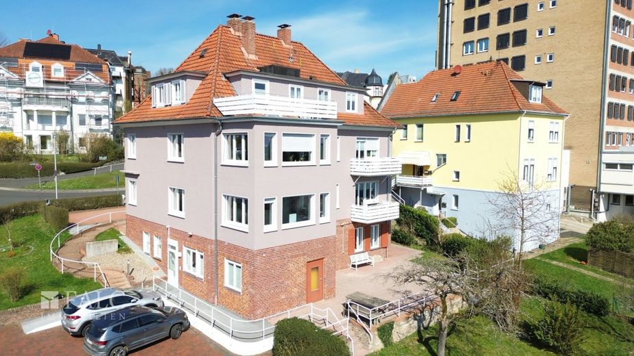 +++عقار تجاري للإيجار في موقع جذاب+++ – Hausansicht seitlich unten