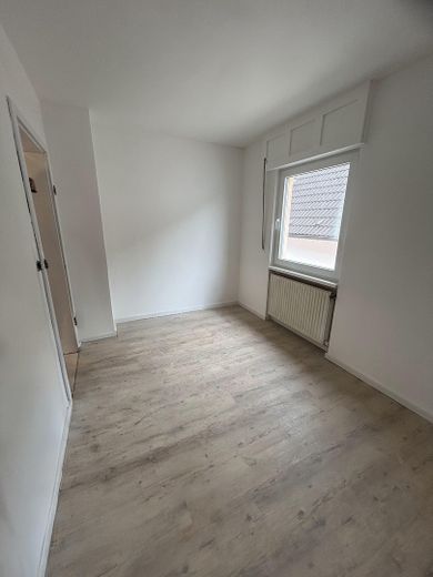Frisch saniertes Haus mit hervorragender Verkehrsanbindung – Kinderzimmer IV im 1. OG