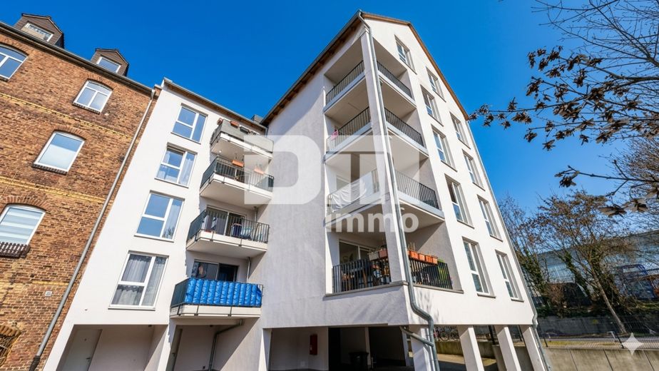 Moderne 4 Zimmer HP / EG Wohnung mit 2 Bädern und großer Terrasse direkt an der Uni – Rückansicht