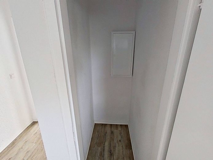 Apartamento individual bien distribuido con BALCÓN – Abstellraum