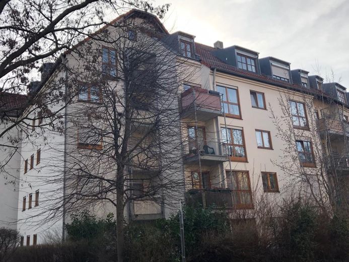 Світла 4-кімнатна мезонет-квартира у Фюрті, бл. 111 м² житлової та корисної площі, балкон, ліфт і підземний гараж, без комісії – Außenansicht