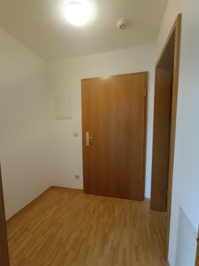 Dresden-Cotta – prov.frei, ruhige, mod. 1 Zi.-Whg. mit Balkon, sep. Küche mit Einbauten u. TG Stpl. – Flur
