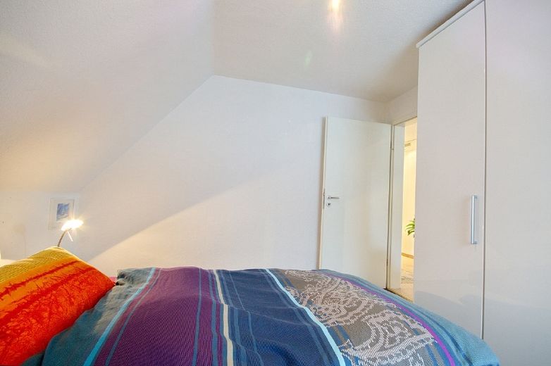 Ruhig gelegene Wohnung mit Dachterrasse und großem Wohnraum im Zweifamilienhaus – 3ce16fd63ea98594623b4e7e319f21ca2e3e2175.jpg