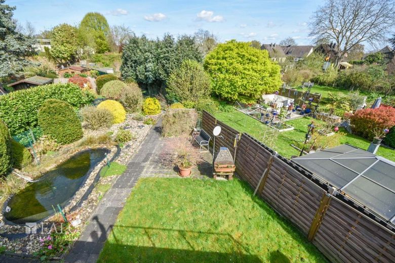 Ihr Zuhause voller Möglichkeiten – Gartenblick von der Terrasse