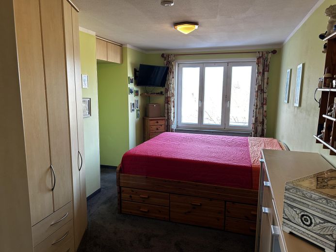 Familienfreundliche 4 Zimmer Wohnung in München Trudering – Elternschlafzimmer u. Ankleide