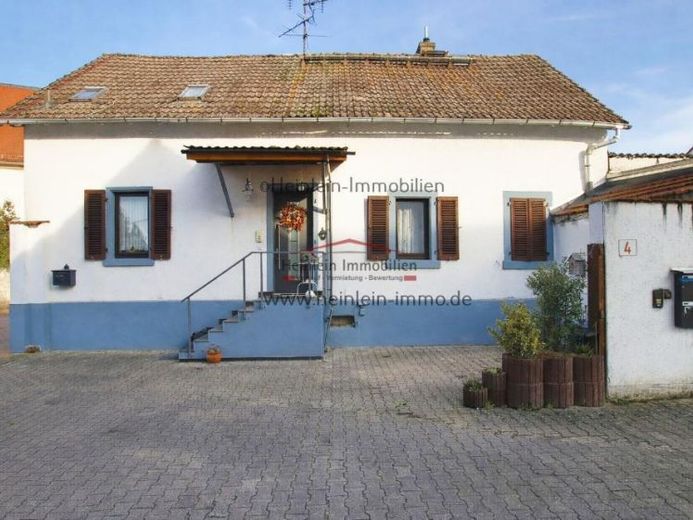5-6 ZKB* Familie* EBK* 1x tgl.Wannenbad/1x tgl..Duschbad* KFZ-Stellpl.* Pfungstadt-Hahn – Foto 1