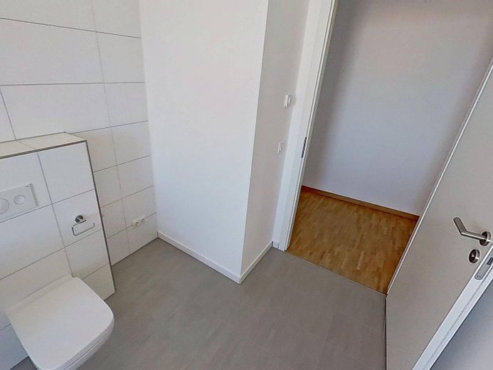Vivienda moderna en Kronsrode: piso de 4 habitaciones con COCINA EQUIPADA, BALCÓN y LOGIA – Ansicht II: Bad