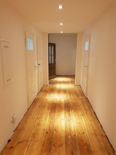 Flur mit Eingangstür