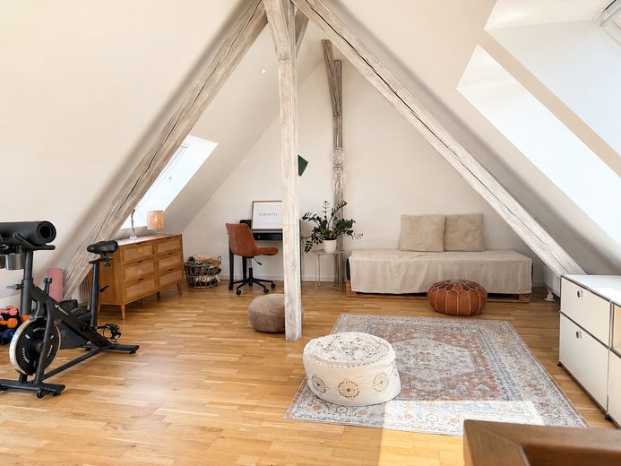 Agenturen & Freelancer aufgepasst! Exklusives Büro in Top Lage! – Raum 3 im DG