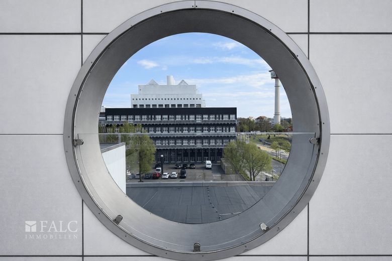 Top Lage direkt an der Weser - Penthouse-Feeling zum verlieben! – Bullauge auf Terasse