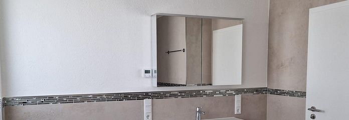 Appartement 3 pièces haut de gamme avec première occupation après rénovation complète – votre nouveau chez-vous au niveau d’une construction neuve ! – Badezimmer