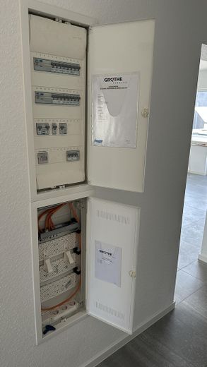 klimatisierte - 3-Zimmer Wohnung (OG) - mit Balkon in Andernach – Strom- & lokales Netzwerk
