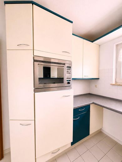 Großzügige 3-Zimmer-Eigentumswohnung mit Loggia und zwei Tiefgaragenstellplätzen – (Einbau)Küche