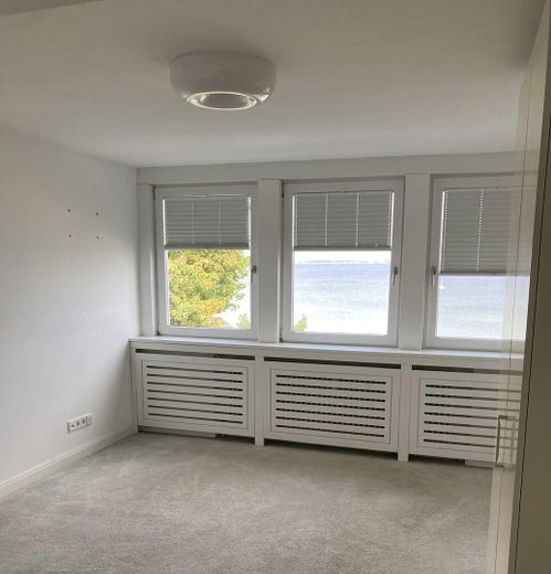 Meerblick ohne Grenzen- Exklusive 4.5 Zimmer Wohnung in erster Reihe von Scharbeutz – 2. Schlafzimmer mit Meerblick 