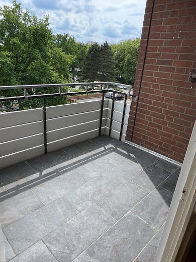 4 Zimmer Wohnung mit Balkon und Tiefgaragenstellplatz – Balkon