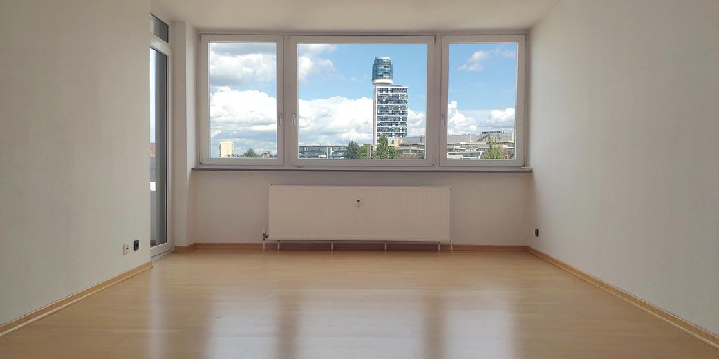Provisionsfrei: gepflegte 2-Zimmer-Wohnung in beliebter Lage – Wohnzimmer 