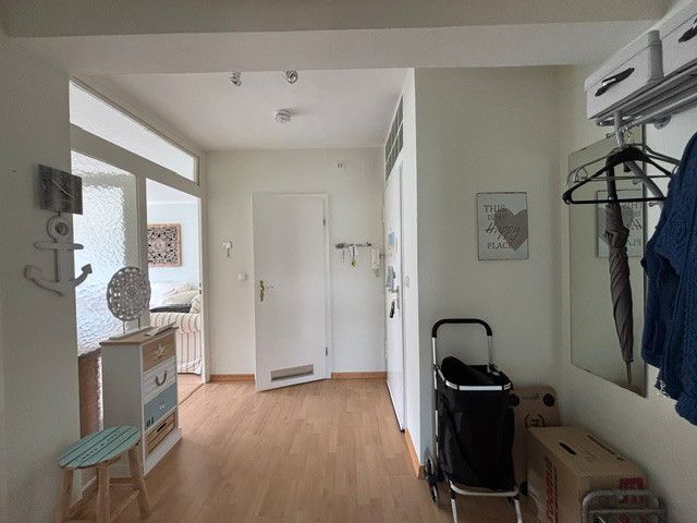 3 Zimmer-ETW, Loggia, Garage, mit Schwimmbad- und Saunaanteil – Flur
