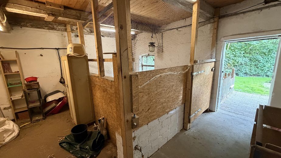 Resthof mit Nebengebäude und bebauugsfähigem Grundstück – Pferdeboxen