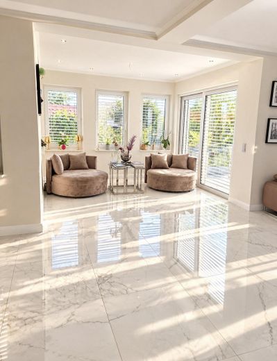 Villa urbana con estilo, tecnología moderna y confort exclusivo – Lounge Bereich