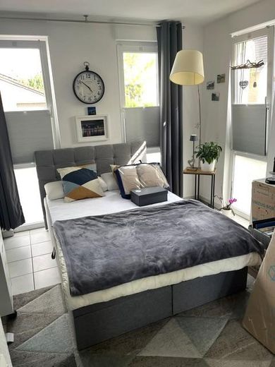 Hochwertige helle 3-Zi.-Whg., Einbauküche u. Balkon, in modernem 4-Fam.-Haus, Bestwohnlage Groovnähe – Arbeits- / Gästezimmer