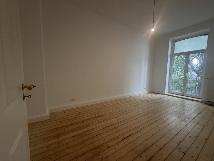 *First occupancy* Completely renovated 3-room period apartment on Bergerstraße with fitted kitchen and balcony – Zimmer 2