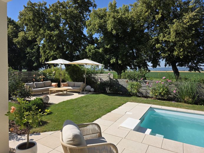 Garten mit Pool