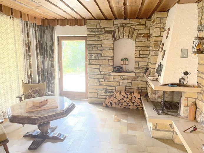 GROSSZÜGIGES HAUS + TOLLE MATERIALIEN! ++ IDEAL FÜR PFERDEHALTUNG ODER ÄHNLICHES! ++ – KAMINZIMMER