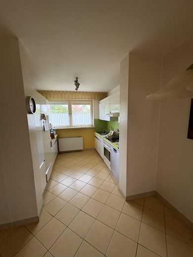Krailling: Großzügiges Reihenmittelhaus + Garage (optional) – Küche