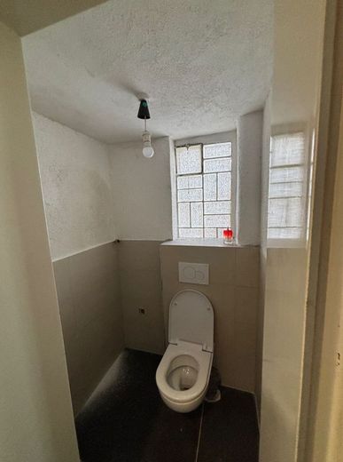 Großes Teilrenoviertes Haus mit vielen Möglichkeiten – WC EG