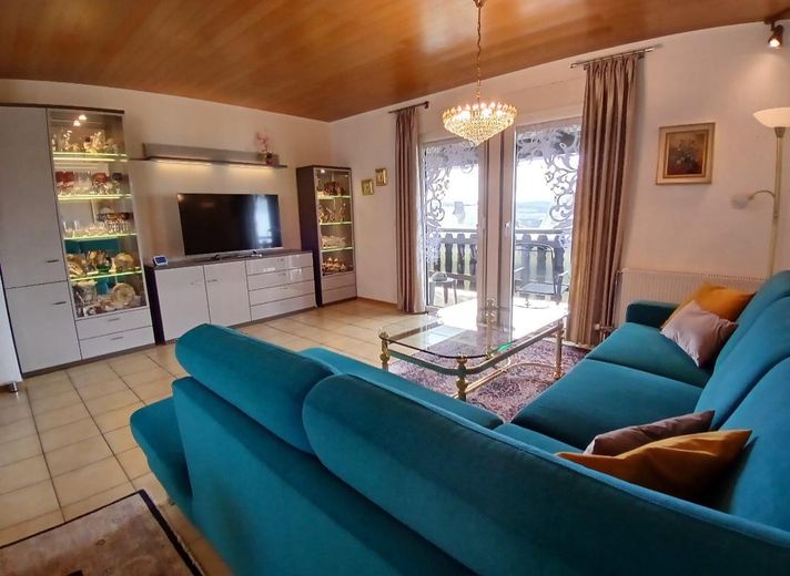 PROVISIONSFREI - Großer, charmanter  Bungalow mit Untergeschoß - keine Renovierungen, nur einziehen! – Wohnzimmer