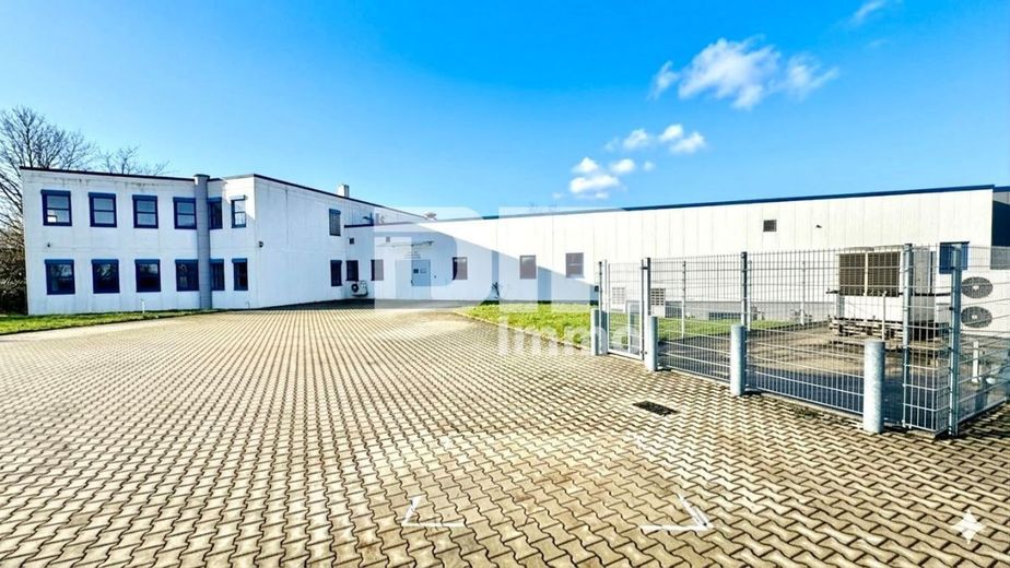 Vielseitiger Gewerbekomplex Halle + Büro / Freifläche - Top Infrastruktur direkt am A44 / A49 Kreuz – Titel Frontansicht / Zufahrt Haupthalle