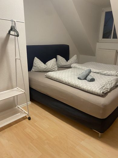 Helle 62 m² Galeriewohnung mit Einbauküche & Stellplatz in Weingarten – Schlafzimmer 1