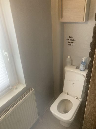 Großes 1 ZKB Apartment – Bad mit WC