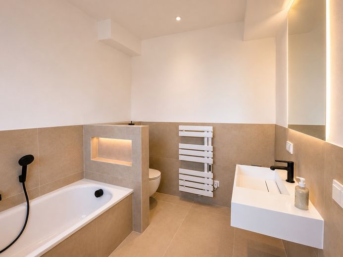 Exklusiver Wohntraum über Köln: Penthouse mit spektakulärer 97 m² Dachterrasse, Provisionsfrei – En-Suite Bad