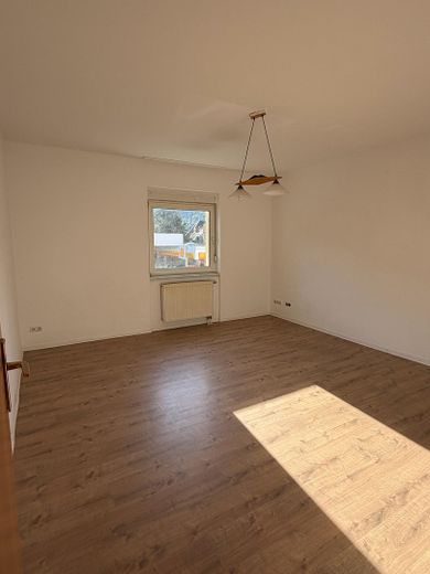 Stuttgart Süd Bestlage - 2-Zimmer-Wohnung mit großem Balkon ins Grüne in Stuttgart-Süd – Zimmer 1