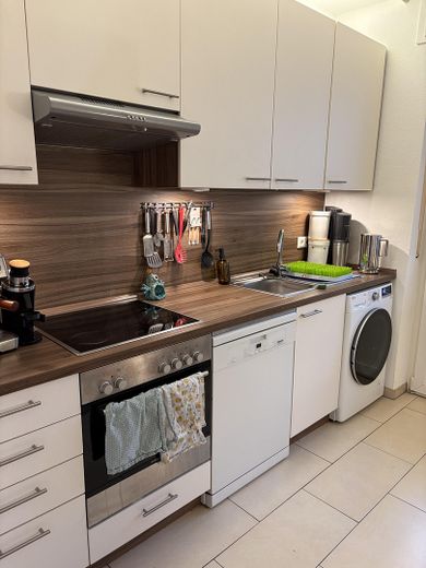 Schöne Vierzimmer-Altbauwohnung mit Balkon in Innenstadtnähe – Foto 5
