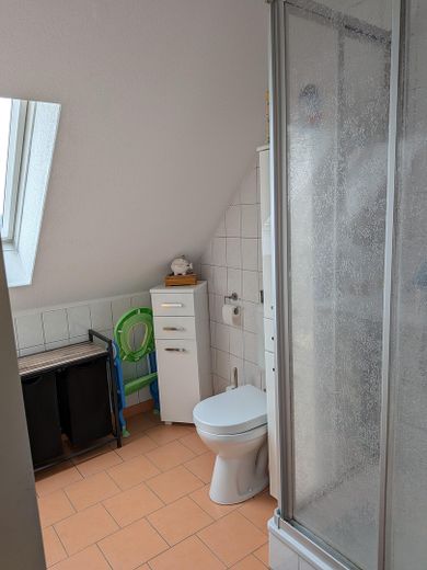 Attraente casa a schiera con mansarda ampliata – Foto 5