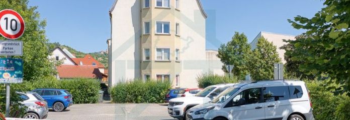 Piso moderno de 2 habitaciones en Kahla: Primera ocupación completamente renovada de 54 m² con plaza de aparcamiento y patio