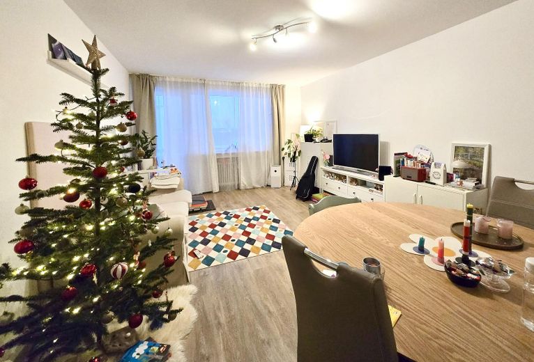 Helle 3-Zimmer-Wohnung mit Balkon in Ratingen-Zentrum, 59 m² – Wohnzimmer