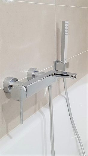Neuwertige 3 - Zimmer - Balkonwohnung mit erstklassiger Ausstattung in Top - Lage von Meiendorf – Design - Badewannenarmaturr