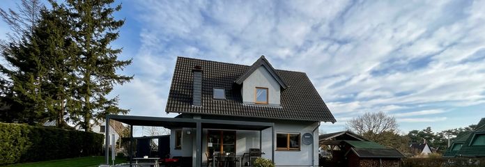 Haus mit Pool -  Rückseite
