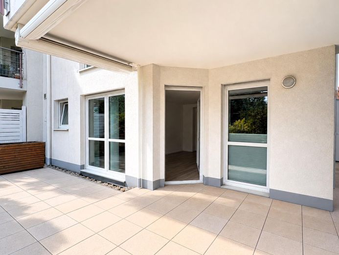 Für alle Lebensphasen: Moderne, barrierefreie EG-Wohnung mit Garten am Stadtpark Dietzenbach – Terrasse überdacht + Ergänzung